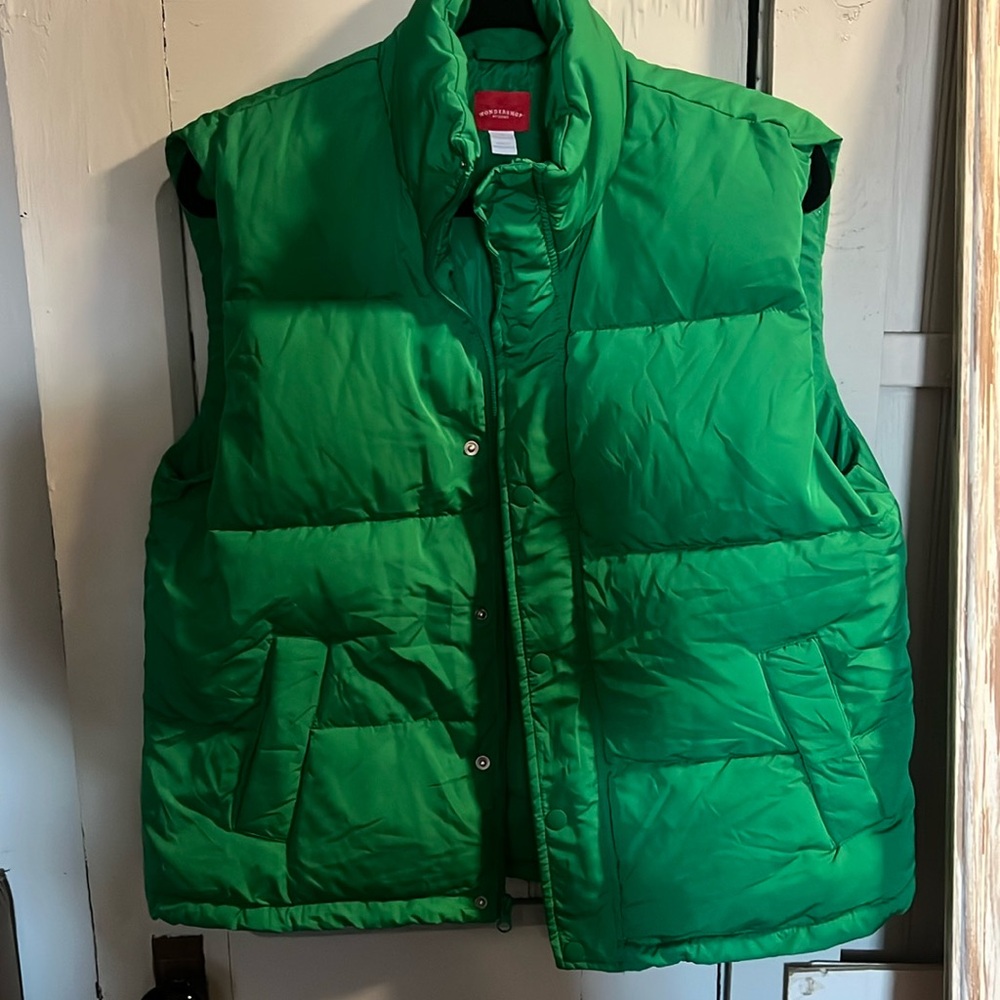 Wondershop women’s green vest medium